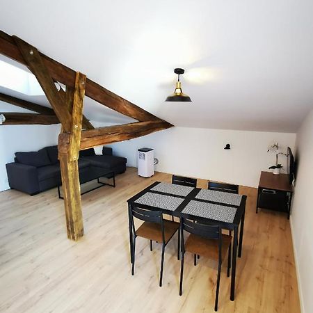Appartement Neuf Climatise Sous Les Toits La Roche-Chalais Dış mekan fotoğraf