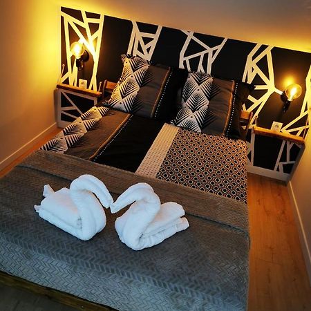 Appartement Neuf Climatise Sous Les Toits La Roche-Chalais Dış mekan fotoğraf