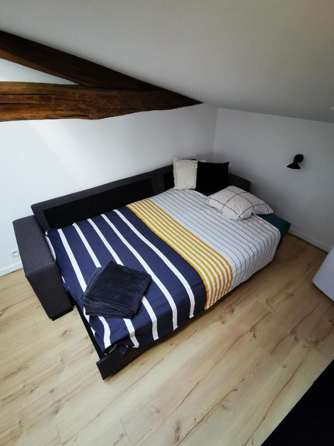 Appartement Neuf Climatise Sous Les Toits La Roche-Chalais Dış mekan fotoğraf