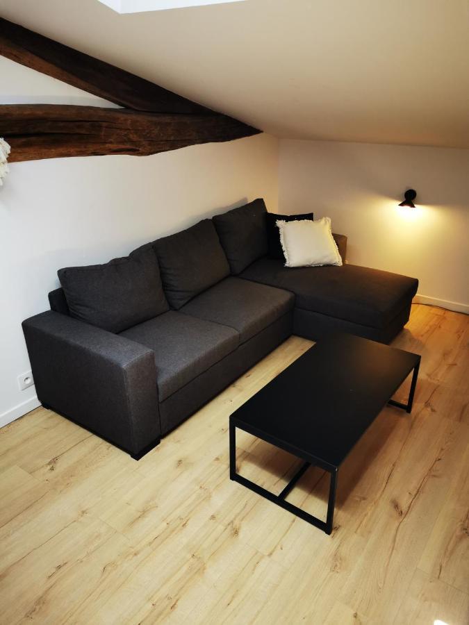 Appartement Neuf Climatise Sous Les Toits La Roche-Chalais Dış mekan fotoğraf