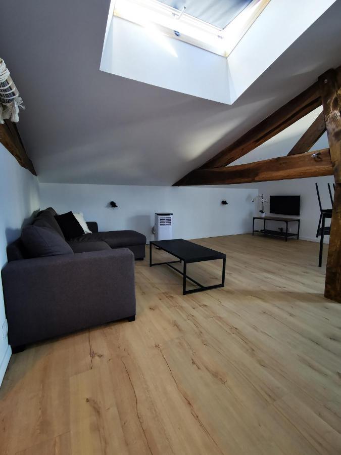 Appartement Neuf Climatise Sous Les Toits La Roche-Chalais Dış mekan fotoğraf