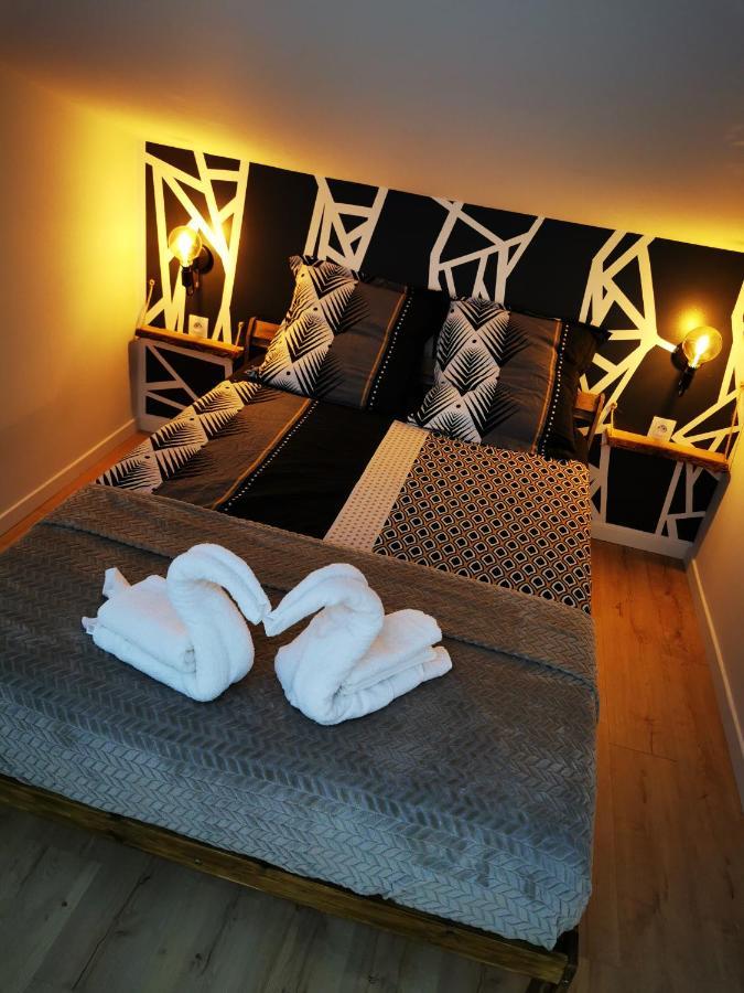 Appartement Neuf Climatise Sous Les Toits La Roche-Chalais Dış mekan fotoğraf
